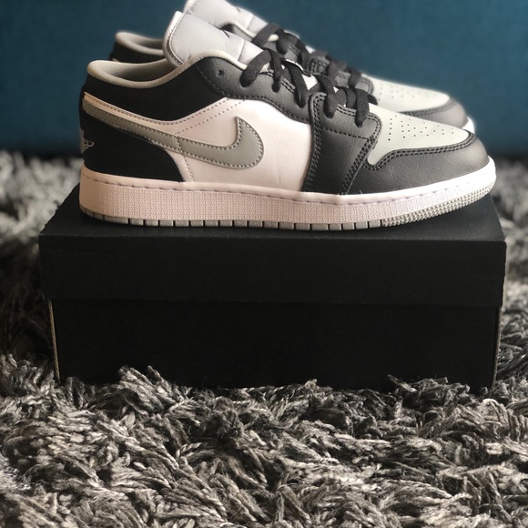 Jordan 1 Low Light Smoke Grey - Picture 2 of 4